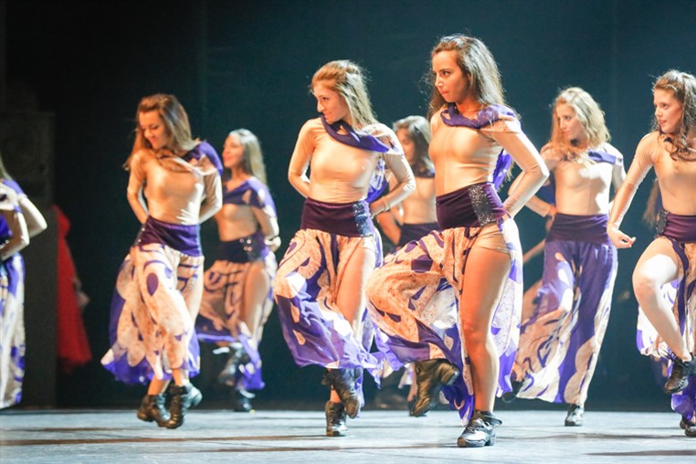 Tribe Dance Hold Your Dream 